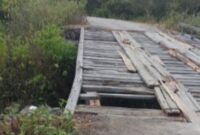 doc | inset | Kondisi jembatan kayu Blang Temung-Kecamatan Dabun Gelang