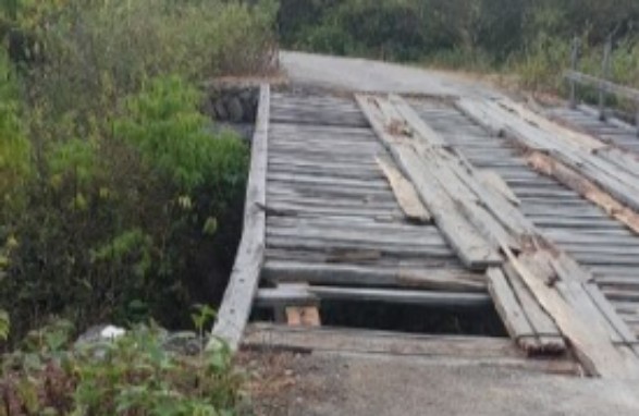 doc | inset | Kondisi jembatan kayu Blang Temung-Kecamatan Dabun Gelang