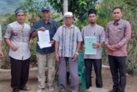 Haji Kamaluddin posisi di tengah | doc | Mhd |
