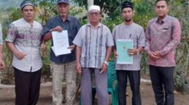 Haji Kamaluddin posisi di tengah | doc | Mhd |