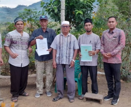 Haji Kamaluddin posisi di tengah | doc | Mhd |