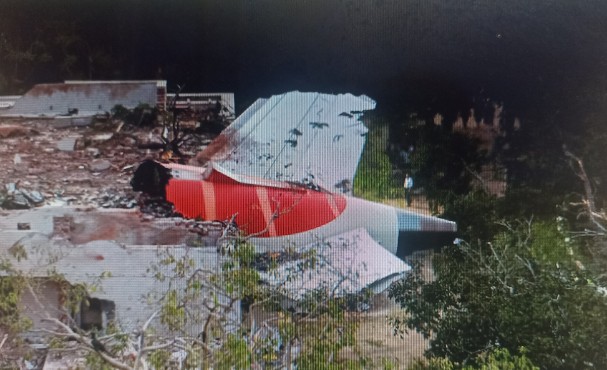 Rongsokan pesawat Boing 787 Dreamliner yang menewaskan 260 orang | photo | cut | reuters