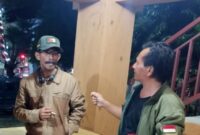 Jack Gayo pakai topi bersama wartawan insetgalusnews pada sesi wawancara, Sabtu 12 Juli 2025 | doc | inset |