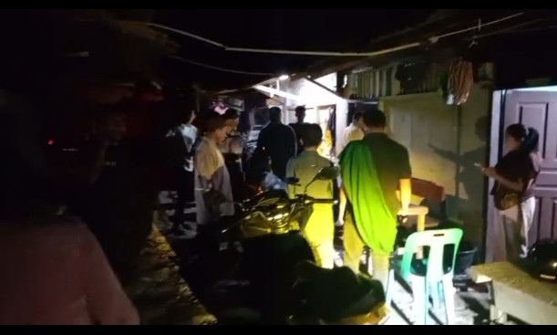 Pengulu Kampung Durin bersama Pemuda dan didampingi Babinsa gerebek kedai tuak di centing bawah | doc | inset |