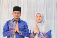 Pimpinan Dewan Perwakilan Rakyat Kabupaten Gayo Lues Fahmi Sahab Spd Mpd bersama Istri |doc|inset|