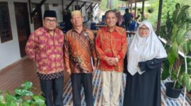 Fhoto dari kiri kekanan: Tgk Ahmad Zaini, Hardansyah, Idris Arlem, Nurhayati Sahali | doc | inset |