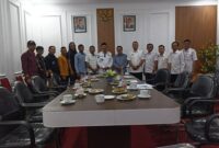 Fhoto|doc| Bupati Gayo Lues bersama Pengurus Asosiasi Pengepul Getah Pinus Merkusi Gayo, Rabu (27/8/2025)