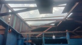 Rumah korban bencana alam angin puting beliung di Tampeng Musara, Selasa (23/9)
