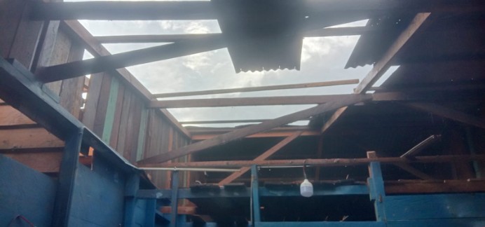 Rumah korban bencana alam angin puting beliung di Tampeng Musara, Selasa (23/9)