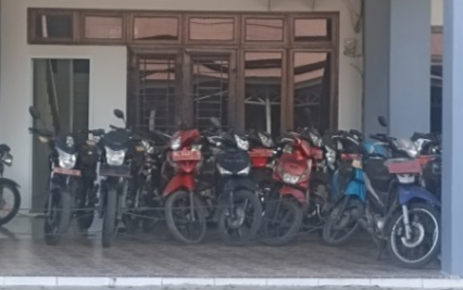 Kenderaan dinas roda dua di halaman Kantor BPKK, Senin (22/9)