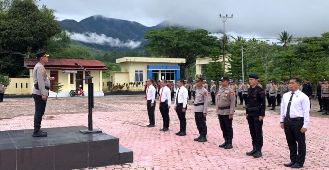 Kapolres Gayo Lues AKBP Hyrowo SIK memberikan arahan di Mapolres Galus, Senin (29/9) 