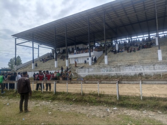 Kondisi Tribun Buntul Nege pada hari pertama pembukaan Pacuan Kuda, Selasa (21/10/2025)