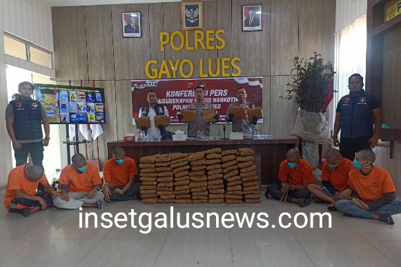 Kapolres Gayo Lues AKBP Hyrowo SIK (tengah) Wakpolres Kompol Edy (kiri) Kasatresnarkoba Iptu Bambang Pelis (kanan), Jumat (24/10/2025) doc | insetgalusnews |