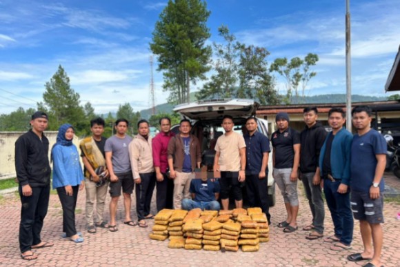 Personil Polres Gayo Lues bersama tersangka dan barang bukti | doc | Humas Polres |