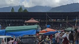 Pengunjung padati stadion Buntul Nege-Blangsre, Final Pacuan Kuda tradisional Gayo Lues, Minggu (24/10/2025)