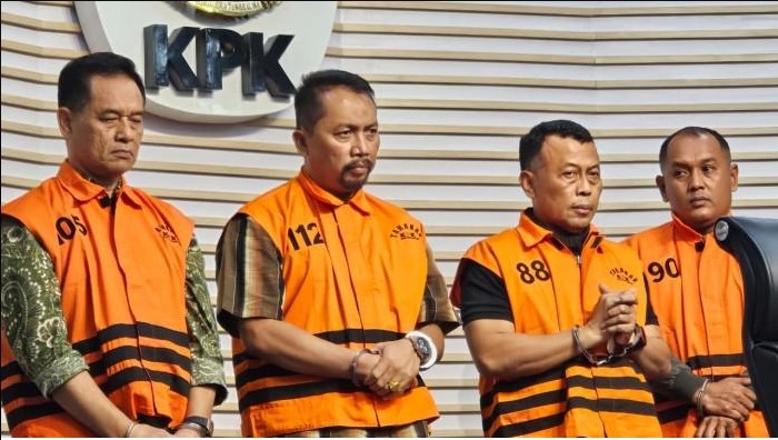 Bupati Kabupaten Ponorogo bersama tersangka lainnya |Tribun|cut|Google|
