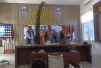 Kapolres Gayo Lues AKBP Hyrowo SIK didampingi Wakapolres Kompol Edi Yaksa dan Kasatnarkoba Iptu Bambang Pelis pada konfrensi pers, Senin (3/11/2025)