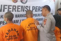 Usai Konfrensi Pers, tanpa sadar Kapolres Gayo Lues langsung memberi wejangan kepada tiga tersangka kasus narkotika Ganja, Senin (3/11/2025)