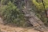Tali putus, jembatan gantung Pepalan ambruk, Rabu (26/11/2025) 