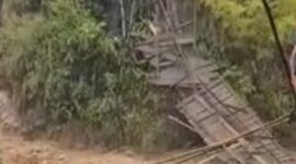 Tali putus, jembatan gantung Pepalan ambruk, Rabu (26/11/2025) 