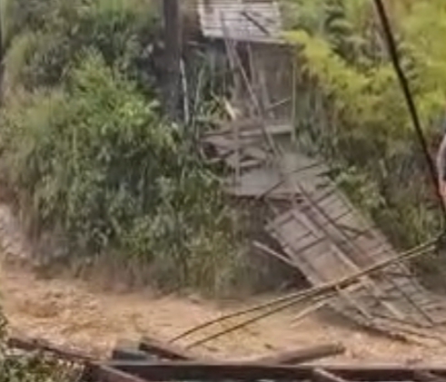 Tali putus, jembatan gantung Pepalan ambruk, Rabu (26/11/2025) 