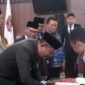 Bupati Gayo Lues saat penandatanganan KUA-PPAS Sementara 2026, Senin (17/11/2025)