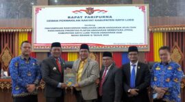 Usai Penandatanganan KUA-PPAS, Fahmi Sahab Nomor 2 dari kanan |doc|dprk|