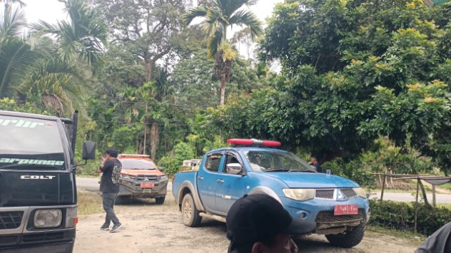 Rombongan Wakil Bupati Gayo Lues di Gunung Setan memastikan jalur tersebut sudah bisa dilintasi, Kamis (18/12/2025)