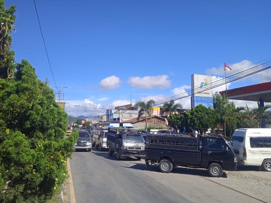 Antrian SPBU Raklunung, Jumat (19/12/2025)