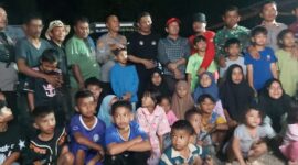 Bupati dan rombongan bersama warga di Kecamatan Pining, Selasa (23/12/2025)