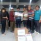 Wakil Bupati Gayo Lues H Maliki bersama Asosiasi Pengusaha Tiongkok di Balai Pendopo Bupati Gayo Lues saat menerima bantuan logistik untuk masyarakat korban bencana, Minggu (7/12) |doc|inset|