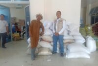 Tim Distribusi pasca bencana Muhammad Saleh dan Jasiwa Maytense