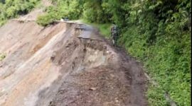 Salah satu badan jalan Blangkejeren-Kutacane yang amblas