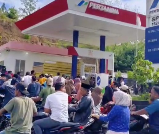 SPBU Terangun diserbu warga | doc | cut | videowarga |