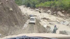 Jalur darurat Berawang Salam, Uring-Pining,  dibuat untuk alternatif yang bisa dilalui kenderaan 4wd untuk mendistribusikan logistik ke-kecamatan Pining, Minggu (14/12) |doc|cut|videowarga|
Pengerjaan ini langsung diawasi oleh Wakil Bupati Gayo Lues H Maliki.