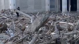 Gelondongan kayu yang menumpuk di Ponpes Tanjung Karang |Fhoto cut google|