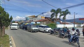 Antrian kenderaan mengular di SPBU Raklunung, Rabu (10/12/2023) | doc | inset | 