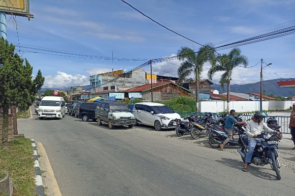 Antrian kenderaan mengular di SPBU Raklunung, Rabu (10/12/2023) | doc | inset | 