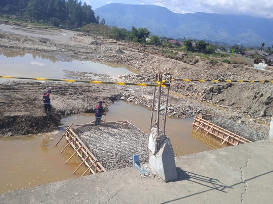 Pondasi Akses utama jembatan Aih Bobo menuju RSUMAK Galus, Rabu 28 Januari 2026 |Noviel Wijayandi|