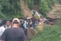 Warga terjebak longsor di kecamatan Putri Betung, Gayo Lues-Aceh, Jumat (2/1/2026) doc warga