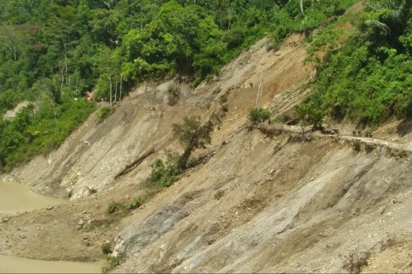 Longsor susulan jalur lintas Blangkejeren-Kutacane di kecamatan Putri Betung, Minggu (4/1/2026).