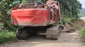 Alat berat sedang bekerja dikecamatan Pining | sumber Fhoto Camat Pining, Kamis (15/1/2026)