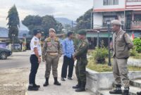 Kasatpol PP Ena Malikussaleh bersama tim terpadu saat menertibkan PKL di seputaran kota Blangkejeren, Kamis 29 Januari 2026