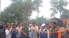 Bupati bersama Wakil Bupati resmikan Huntara desa Rigeb, Selasa (17/2/2026)