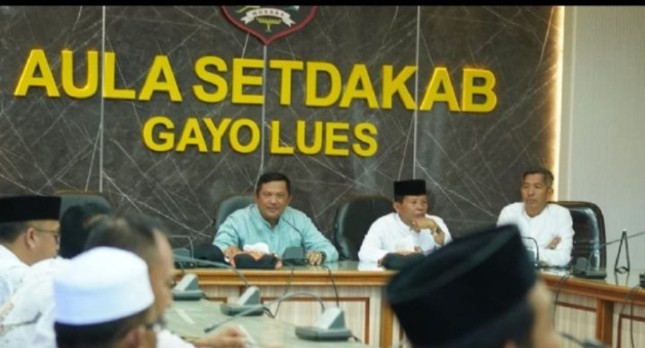 Bupati bersama Wakil Bupati Gayo Lues pimpin rapat dan arahkan instansi terkait bersama polantas rekayasa jalan, Jumat (20/2/2026) 