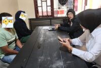 Tersangka sedang di introgasi petugas Polres Galus |doc|Humaspolresgalus|