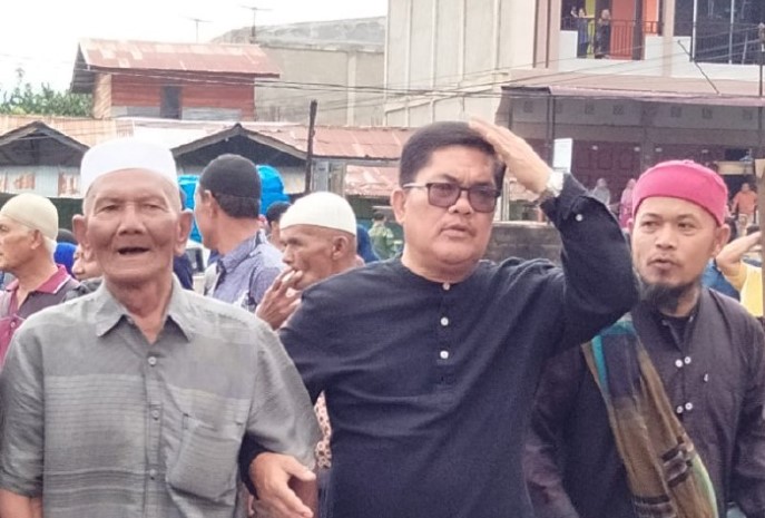 H Ibnu Hasim bersama warga setelah tidak lagi menjabat sebagai Bupati |doc|Ibnu|
