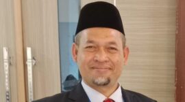 Muhtarudin SPdI, MPd, Gr, kepala SMA Negeri 1 Putri Betung, yang dikenal sebagai pribadi rendah hati, ramah, dan dekat dengan siapa saja |doc|ibr|inset|