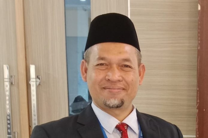 Muhtarudin SPdI, MPd, Gr, kepala SMA Negeri 1 Putri Betung, yang dikenal sebagai pribadi rendah hati, ramah, dan dekat dengan siapa saja |doc|ibr|inset|