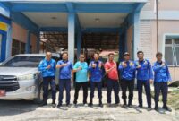 Personil Damkar yang akan diterjunkan membangun jembatan sementara Pintu Rime-Pining.